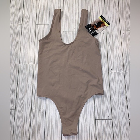 Maidenform Smoothing Seamless Thong Bodysuit nude - Picture 1 of 7